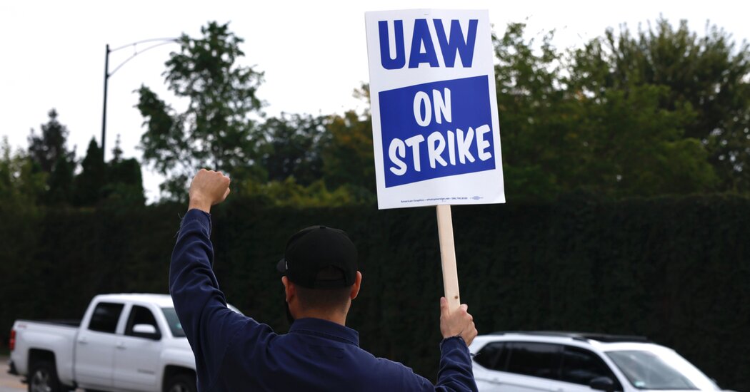 Nonunion Workers Are Playing a Big Role in the Autoworkers’ Strike